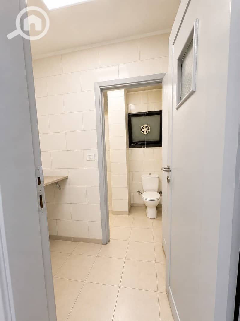 3 48544. jpg