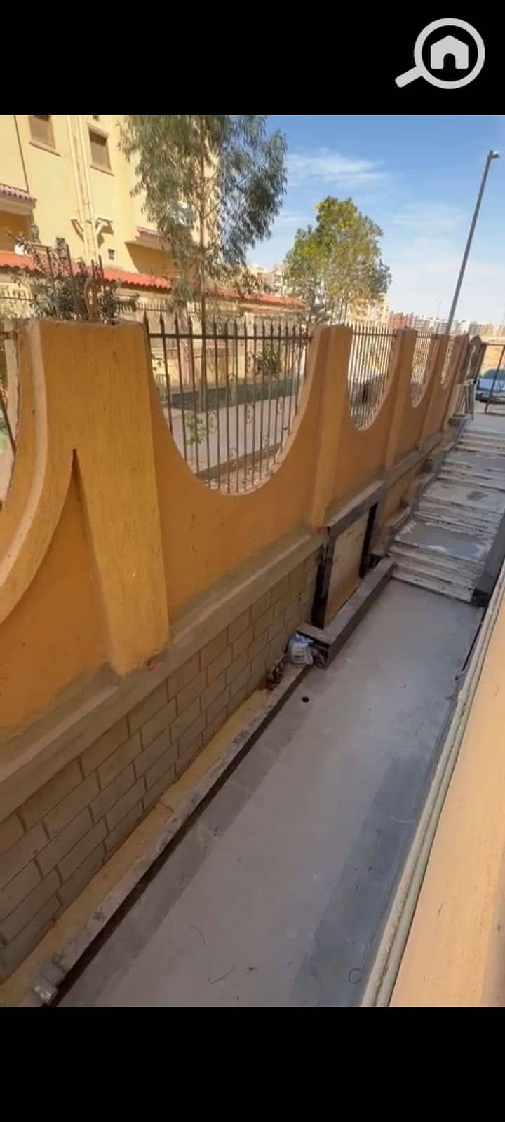 28 1001982565. png