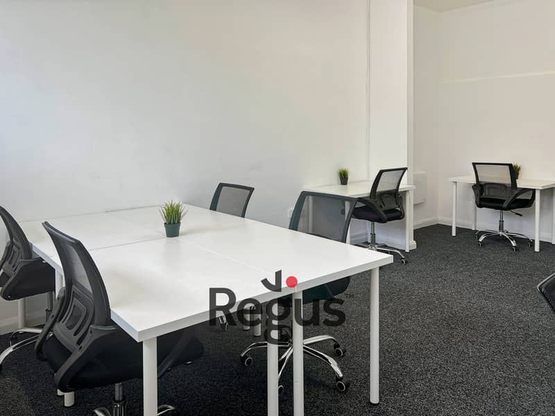 10 HQ_MadisonOffices_UK_Centre6427_Office6. jpg