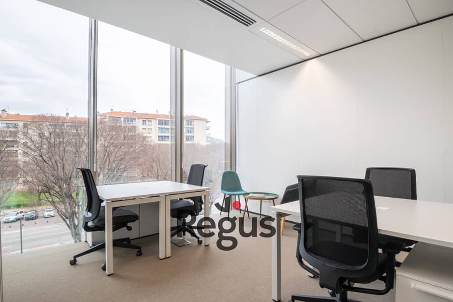 6 Spaces 132 Boulevard Michelet 5780 Marseille France Large Office 1. jpg