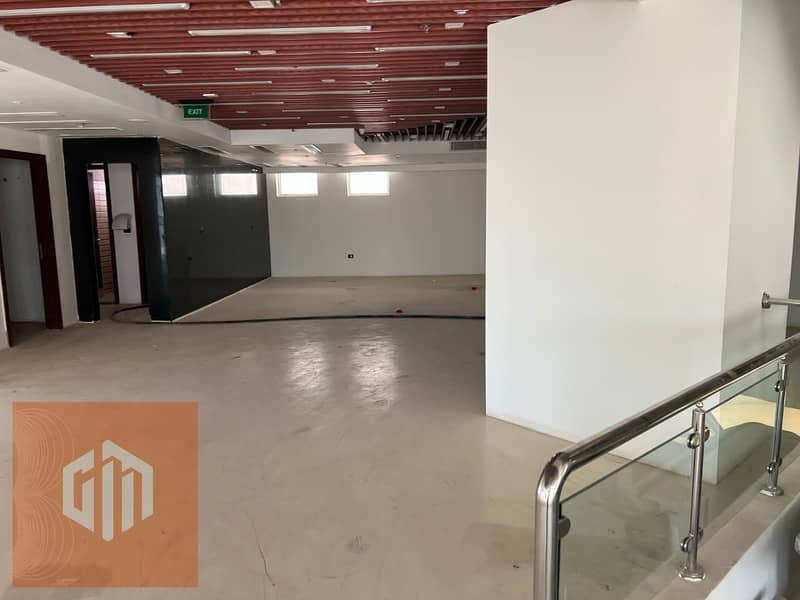 12 6c139442-cd17-4329-8d69-f00087e4c5df. jpg