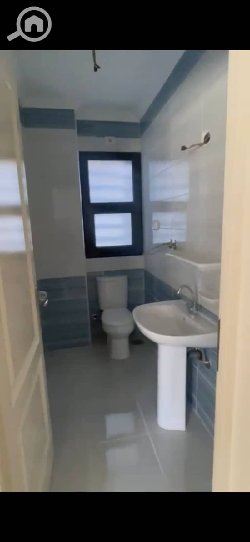 5 1001182100. jpg