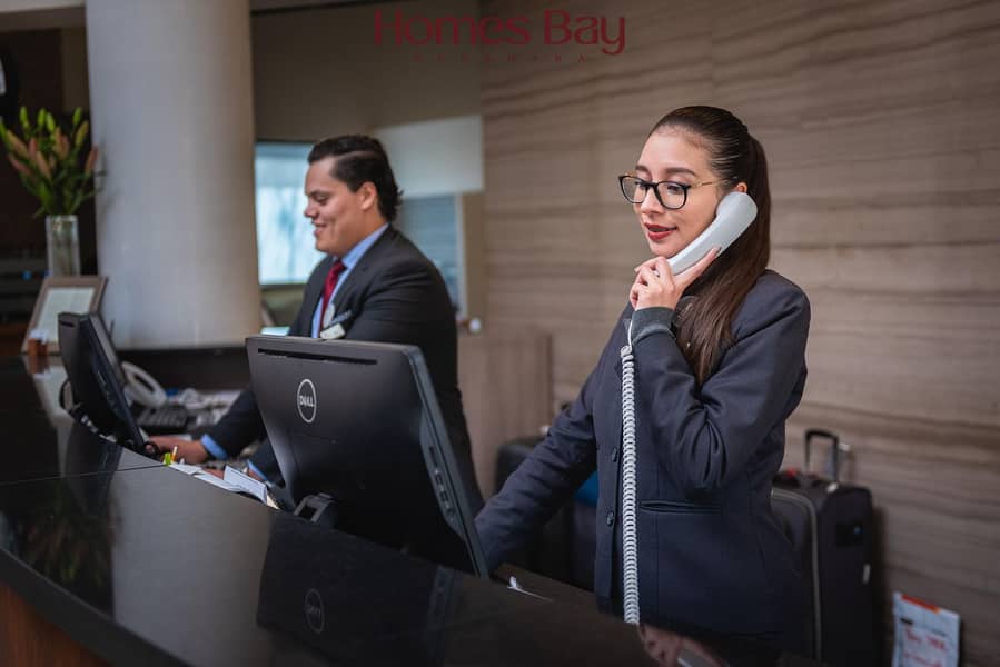 12 rodrigo_salomonhc-receptionists-5975962_1920. jpg