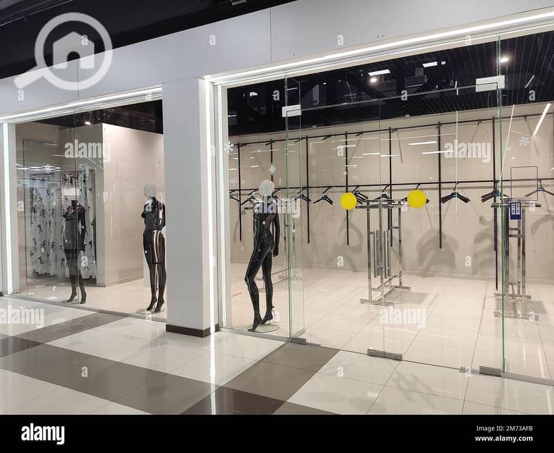 4 the-window-of-an-empty-clothing-store-with-black-mannequins-and-empty-hangers-2M73AFB. jpg