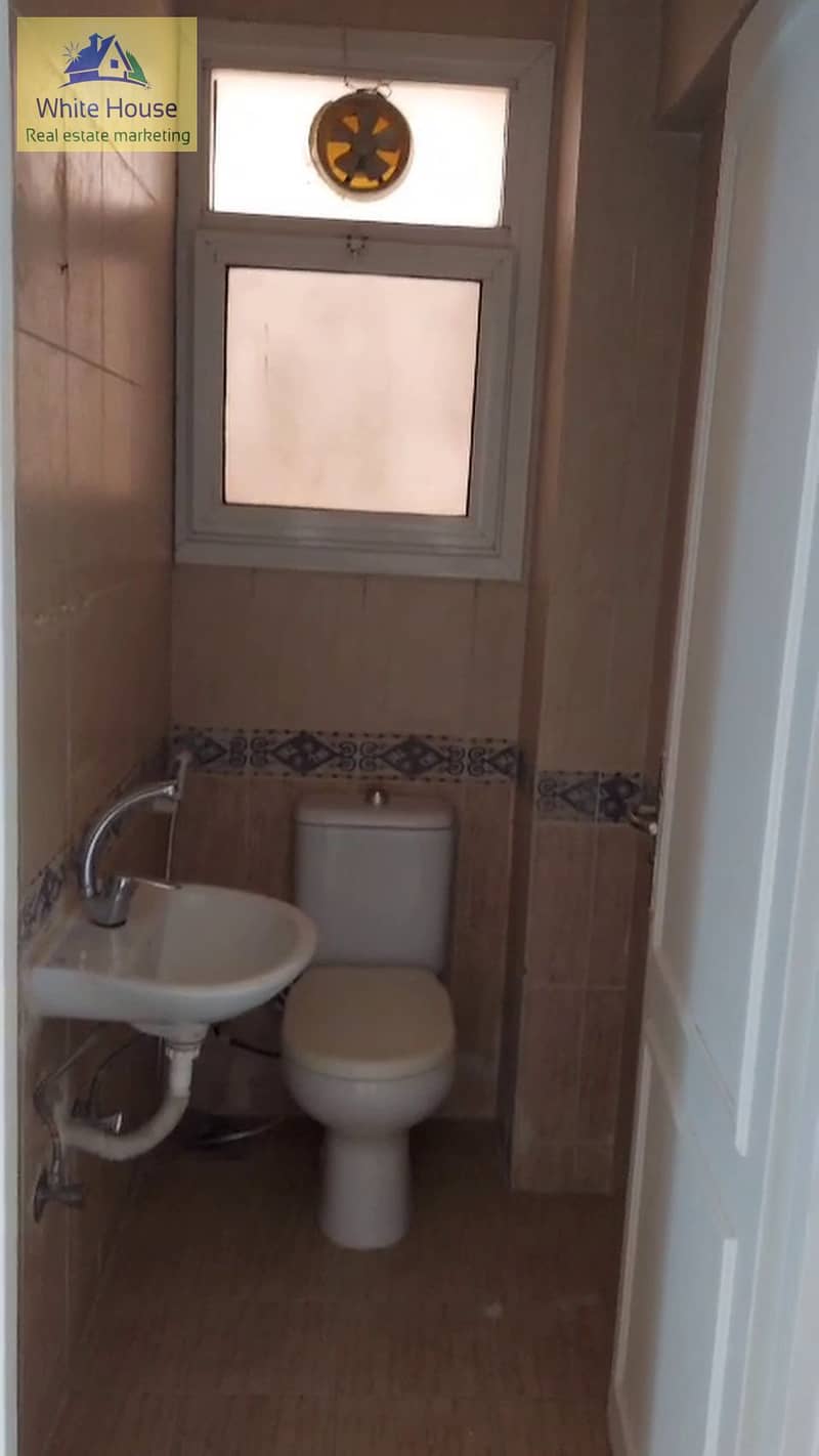 4 Bathroom_1. jpg