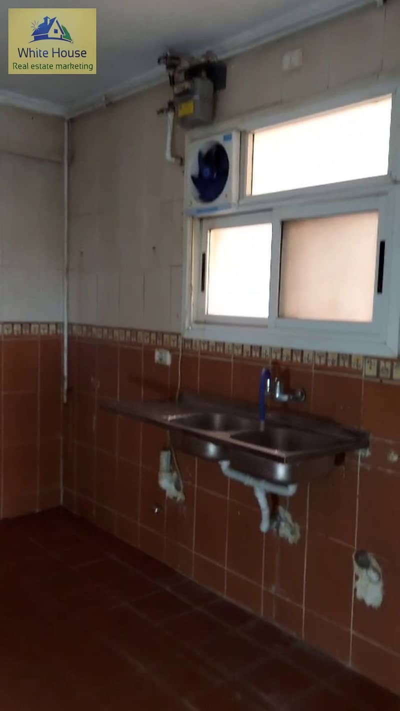 11 Kitchen. jpg