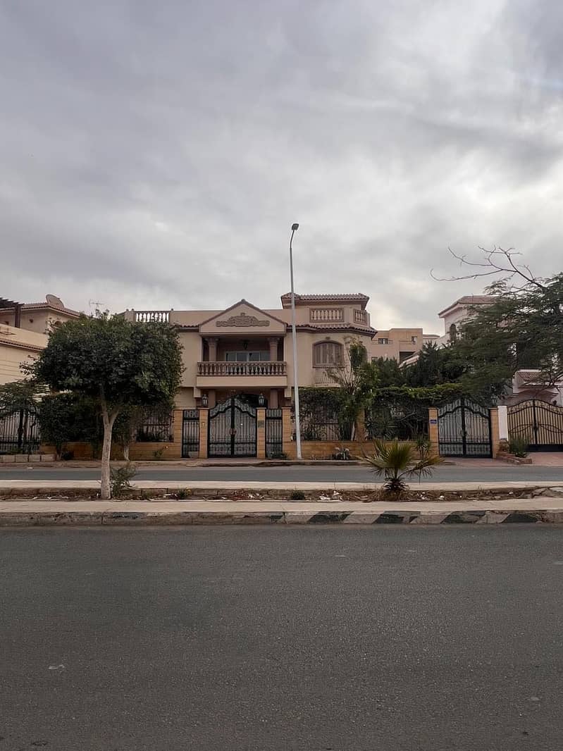 فيلا فاخرة للبيع موقع مميز بارقي احياء مدينة الشروق فيلا فاخرة للبيع موقع مميز بارقي احياء مدينة الشروق