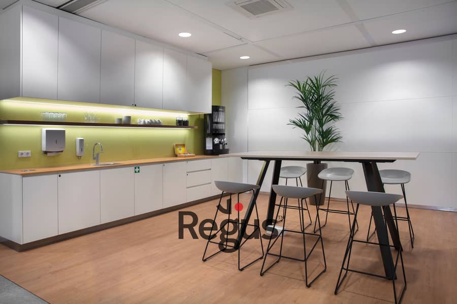 6 Regus_Amsterdam_WhitePoint_Campus_Kitchen_L0A0077 copy. jpg