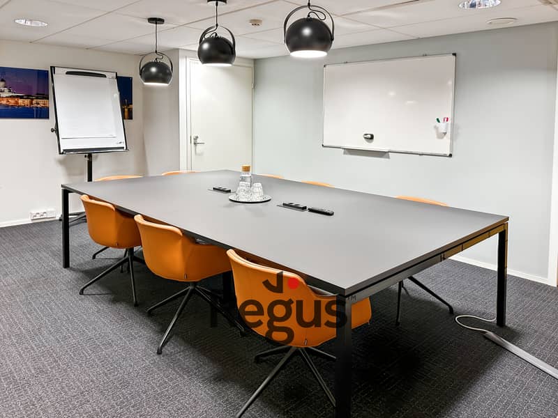 4 Regus_HELSINKI, Graniittitalo_Finland_Centre 2864_Board room_LOCATIONHEROIMAGE. jpg