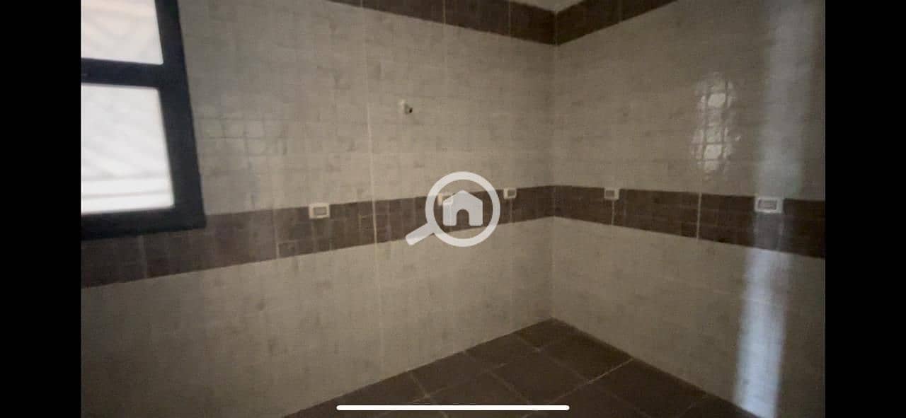 4 6caef8d9-8770-4ce1-bed8-c313231c846b. jpg