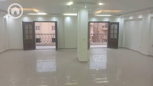 شقة 3 غرف نوم للايجار في حدائق الاهرام، الجيزة - حالة نادرة شقة على مساحة نص العمارة بعمارة خاصة مميزة بمنطقة ط