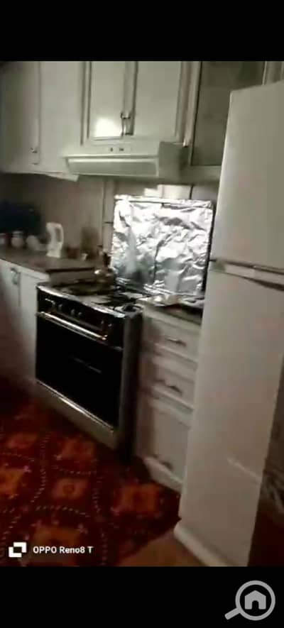 فلیٹ 3 غرف نوم للايجار في حدائق الاهرام، الجيزة - شقة بمنطقة ب خطوات للبوابة ايجار بالمطبخ والتكيفات للعائلات فقط