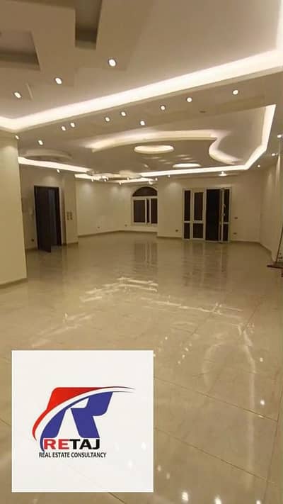 3 Bedroom Apartment for Rent in New Cairo, Cairo - Apartment for rent in a prime location in Yasmin Villas 2, overlooking the garden. One minute from Sadat Axis and three minutes from Mustafa Kamel Axi