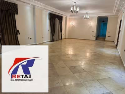 4 Bedroom Apartment for Rent in New Cairo, Cairo - A fully furnished, brand new apartment for rent – a great deal! It features a very spacious kitchen, air conditioning, water heaters, chandeliers, a