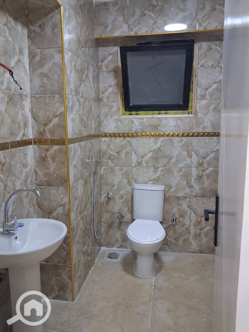 8 1001046789. jpg