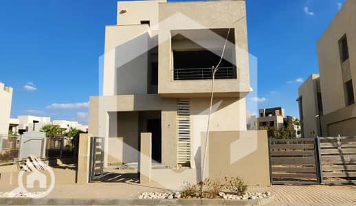 3 Bedroom Villa for Sale in 6th of October, Giza - The Crown Palm Hills 1. jpeg 3 Bedroom Villa for Sale in 6th of October, Giza - The Crown Palm Hills 1. jpeg
