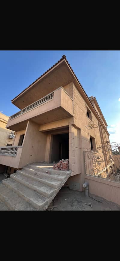 10+ Beds Villa for Sale in 6th of October, Giza - فيلا standalone كمبوند green village مول مصل