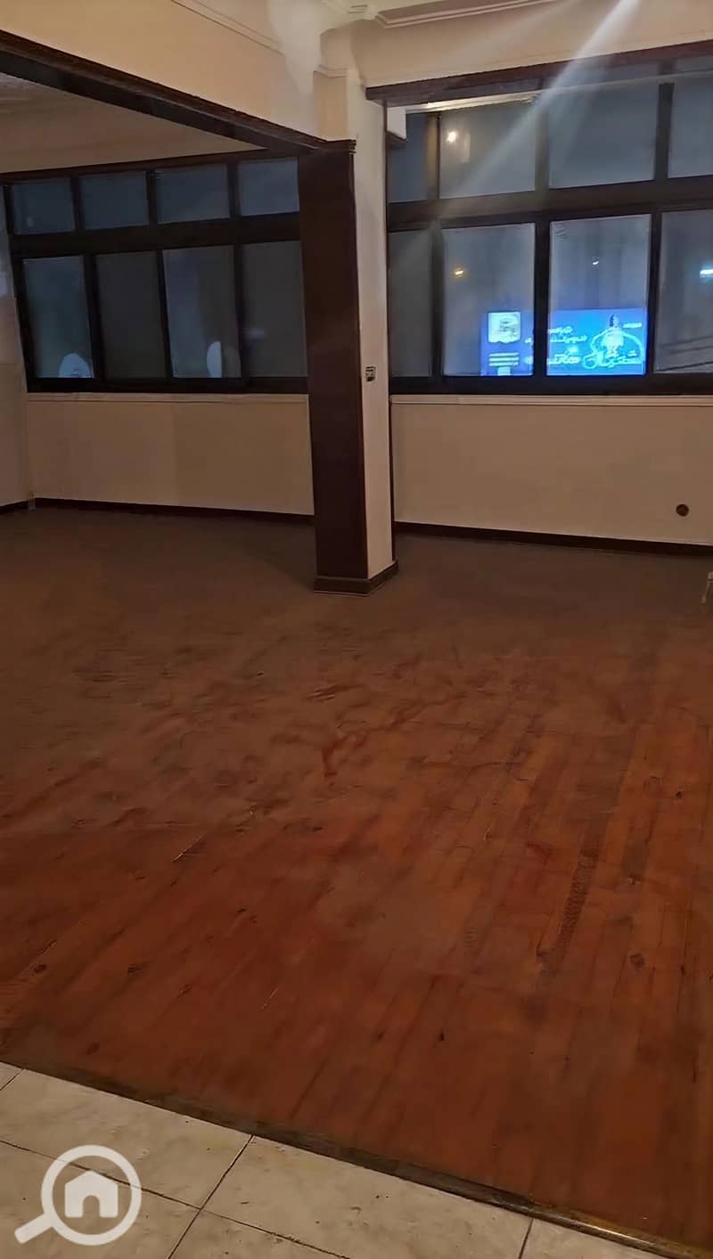 1000714933. jpg 1000714933. jpg