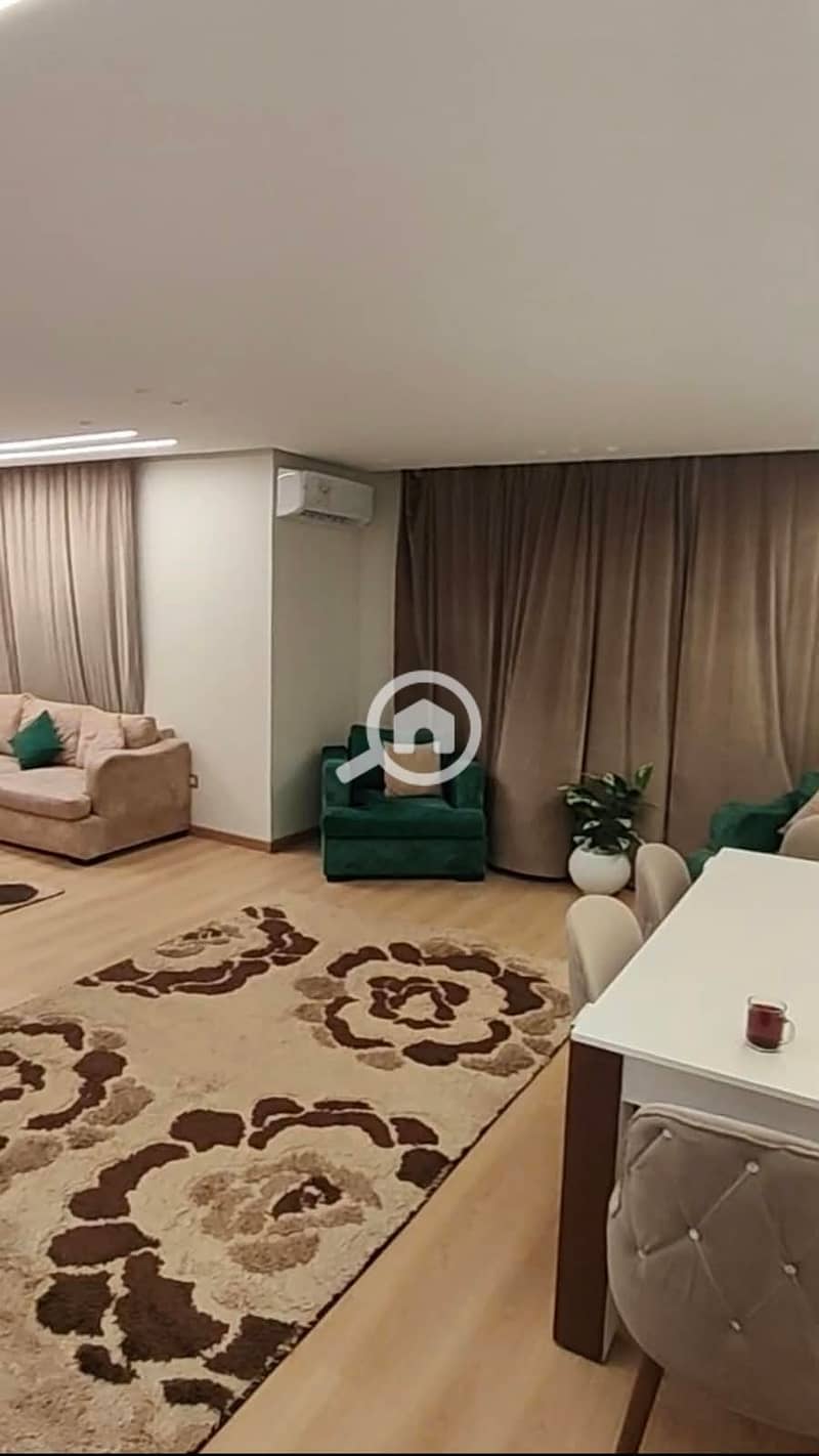 2 572d9fa1-d9da-44c3-9bed-8d7e367bb324. jpg