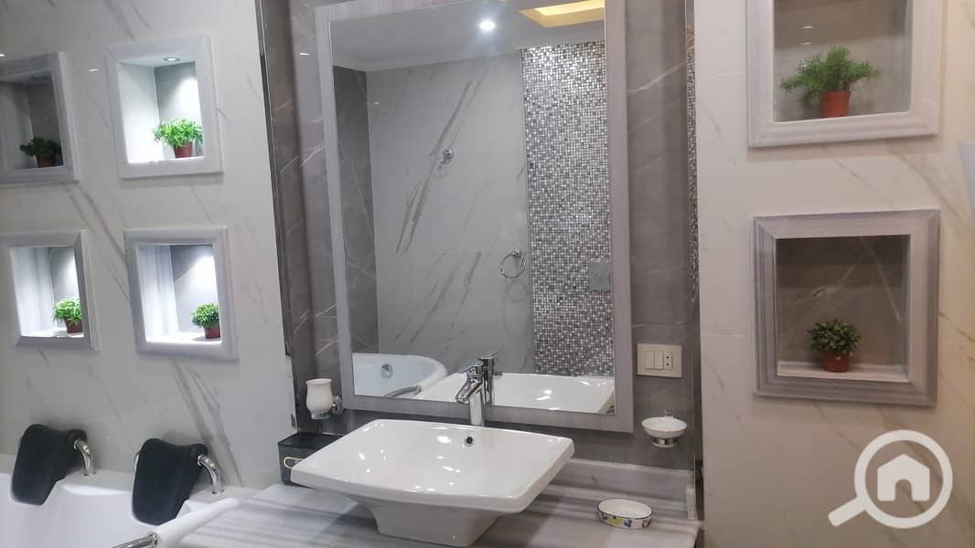 12 12. jpeg