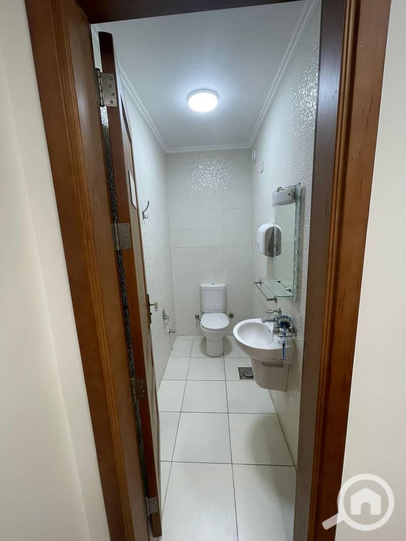 9 1000597213. jpg