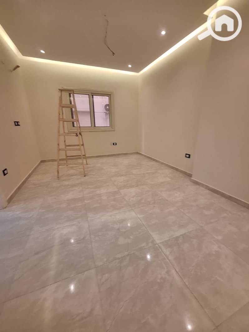 4 76a5a5bd-2aa0-410d-9a56-990e12ba6cf5. jpg