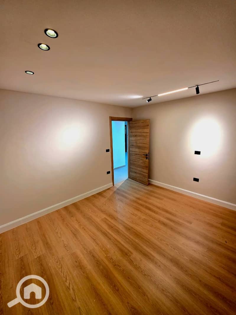 8 1000996480. jpg