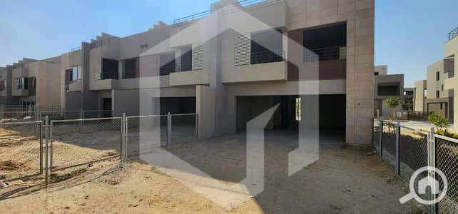 4 Bedroom Townhouse for Sale in 6th of October, Giza - The Crown Palm Hills 1. jpeg 4 Bedroom Townhouse for Sale in 6th of October, Giza - The Crown Palm Hills 1. jpeg
