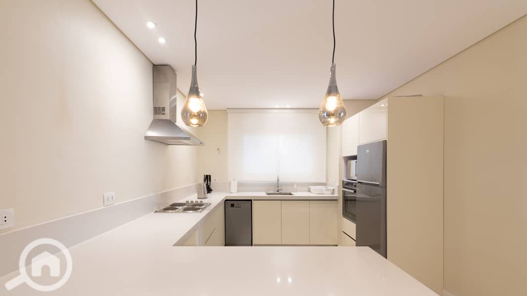 10 10-KITCHEN. jpg