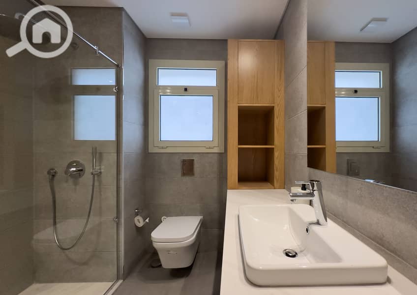 12 17-MASTER BATHROOM. JPEG