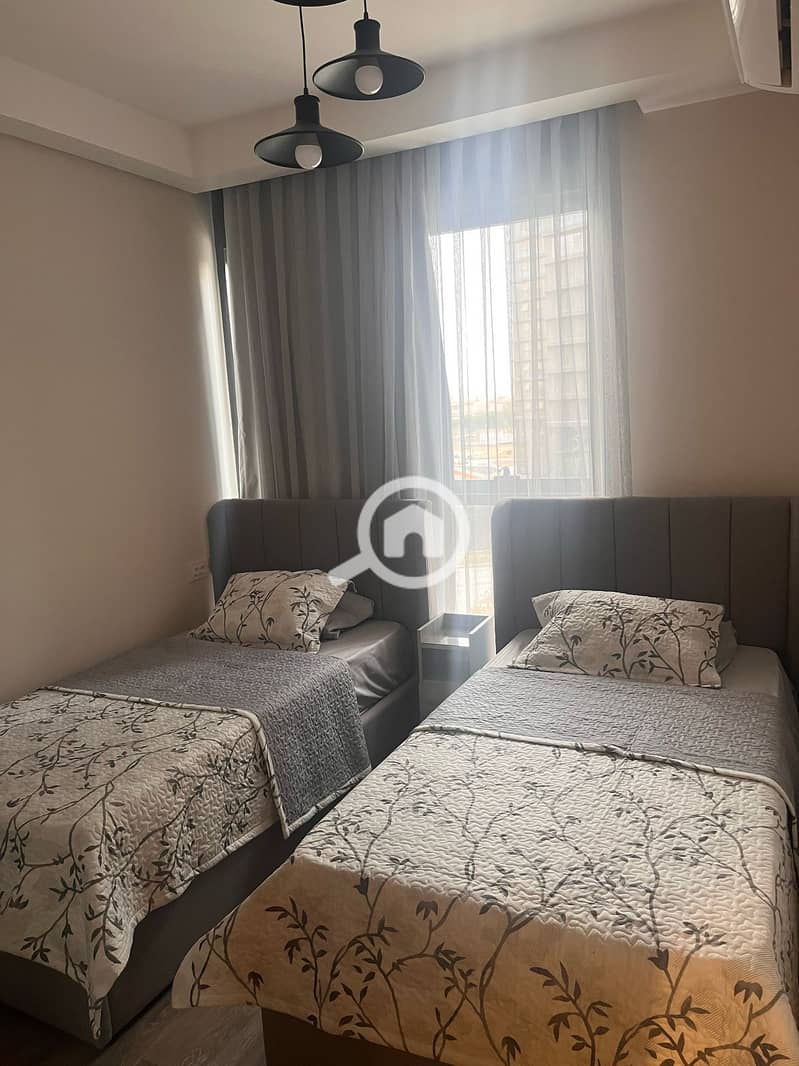 11 44ed5583-8c7d-4662-b2f7-d6cd29ddbc51. jpg