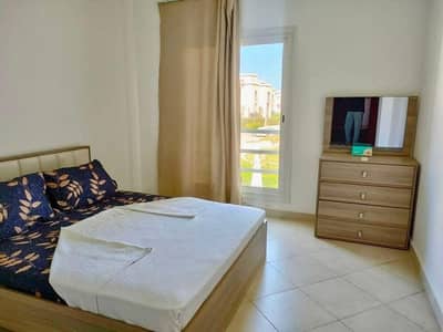 2 Bedroom Chalet for Rent in North Coast, Matruh - شاليه 124م للإيجار في أمواج 2 غرفة و2 حمام مكيف بالكامل فيو حمام سباحة