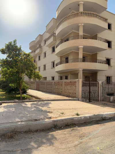 أرض للبيع في مدينة الشروق، القاهرة - عماره للبيع من المالك مباشرة في مدينة الشروق ٢ خلف نادي جرين هيلز أرض للبيع في مدينة الشروق، القاهرة - عماره للبيع من المالك مباشرة في مدينة الشروق ٢ خلف نادي جرين هيلز