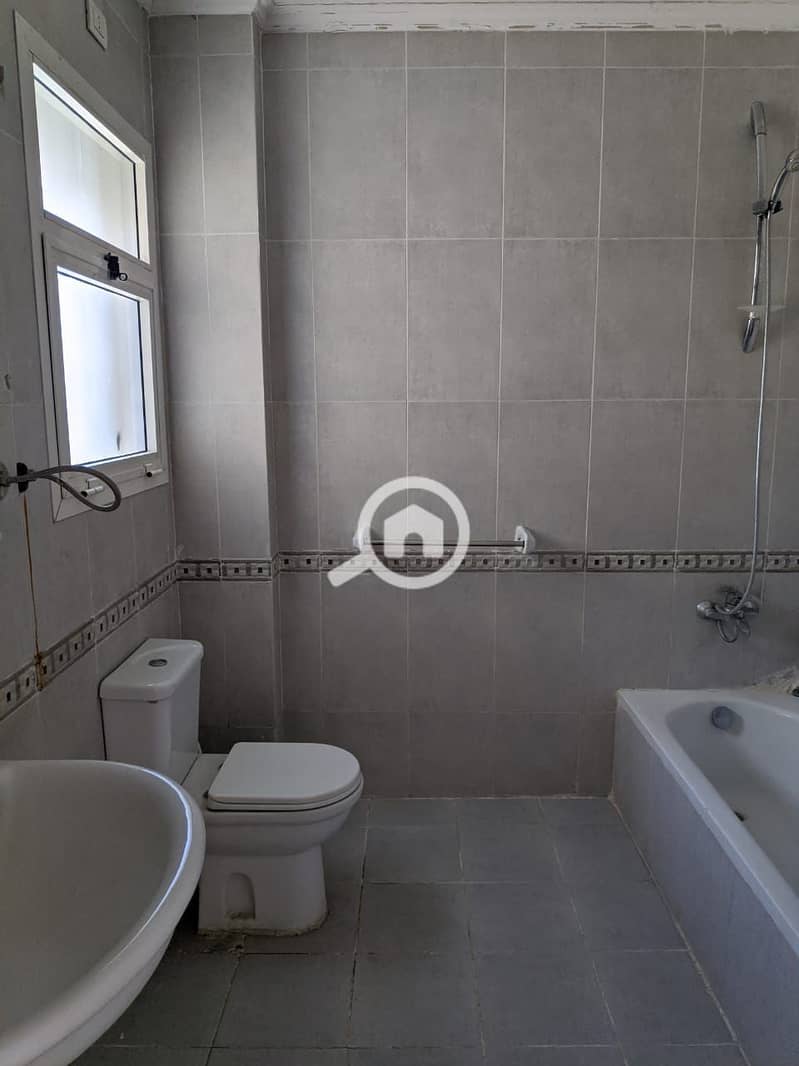 12 fc8c9527-9225-4bd9-bcc7-e6f2ba997229. jpg