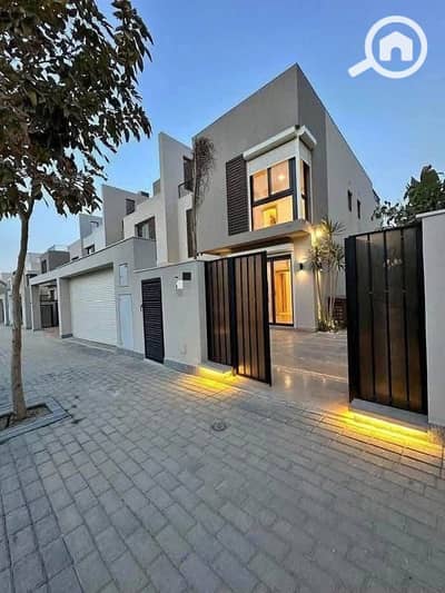 4 Bedroom Townhouse for Sale in New Cairo, Cairo - 758830794_122165361698644178_8967044074603269892_n. jpg 4 Bedroom Townhouse for Sale in New Cairo, Cairo - 758830794_122165361698644178_8967044074603269892_n. jpg