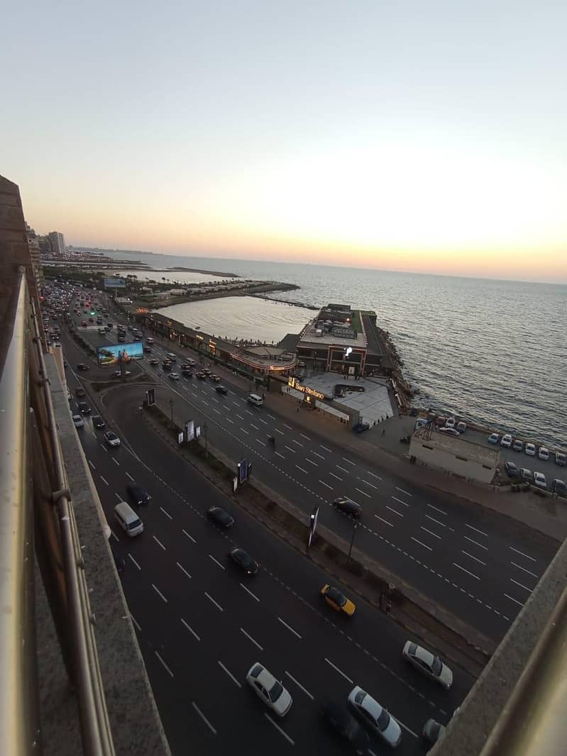 شقة للبيع صف اول بحر لوران شقة للبيع صف اول بحر لوران