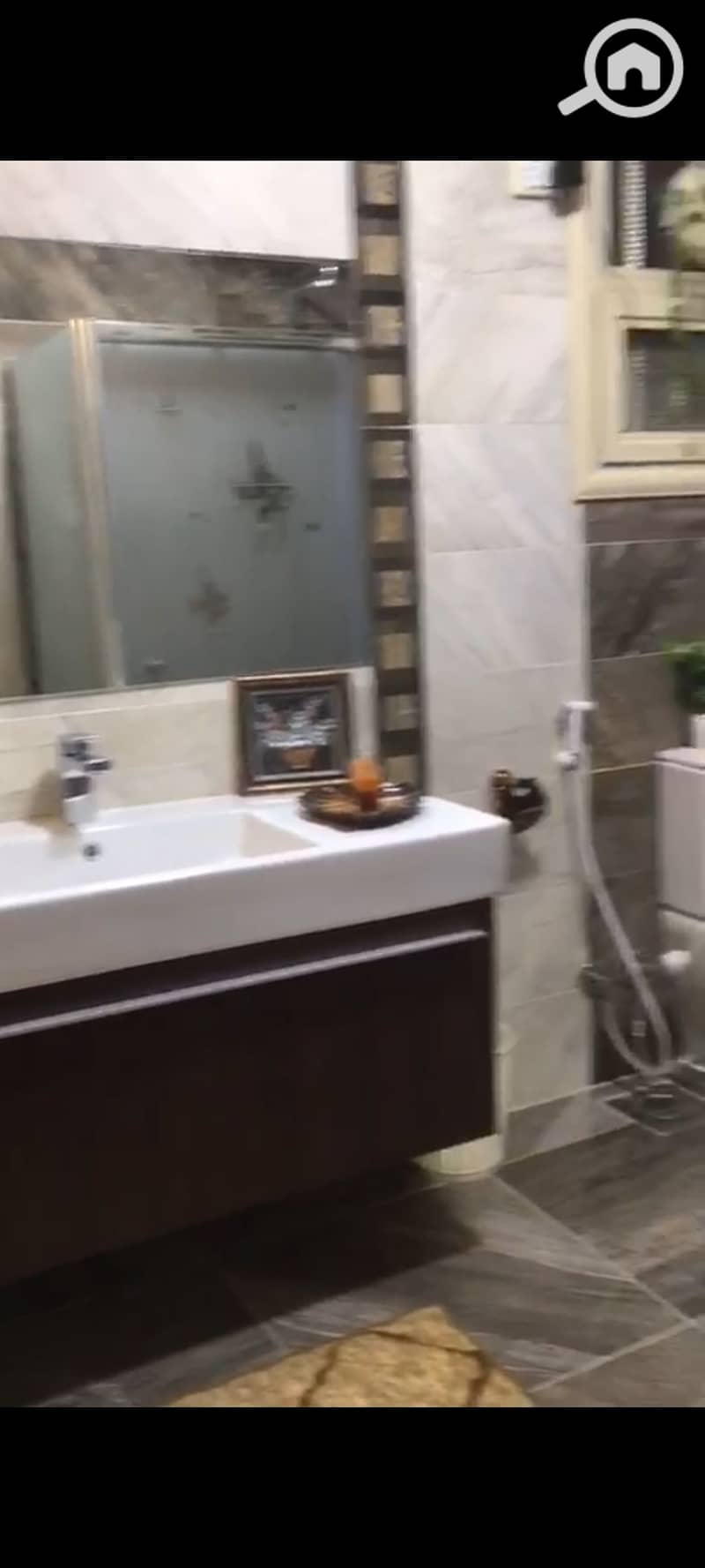 19 1000494635. jpg