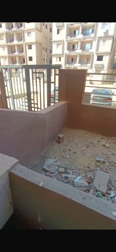 2 Bedroom Penthouse for Sale in Hadayek October, Giza - شقه ارضي بجاردن فى كومبوند المستثمرين حدايق اكتوبر