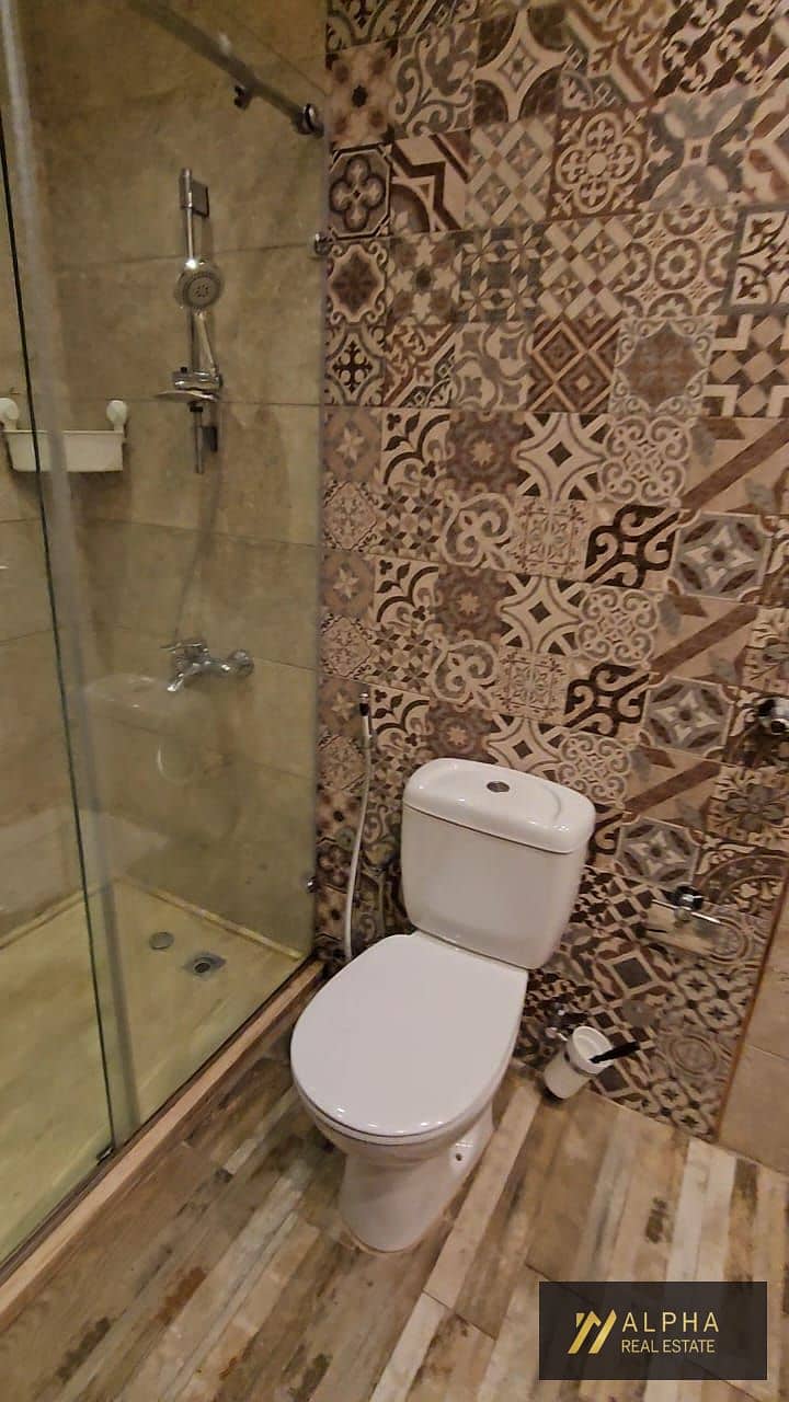 24 1000509413. jpg