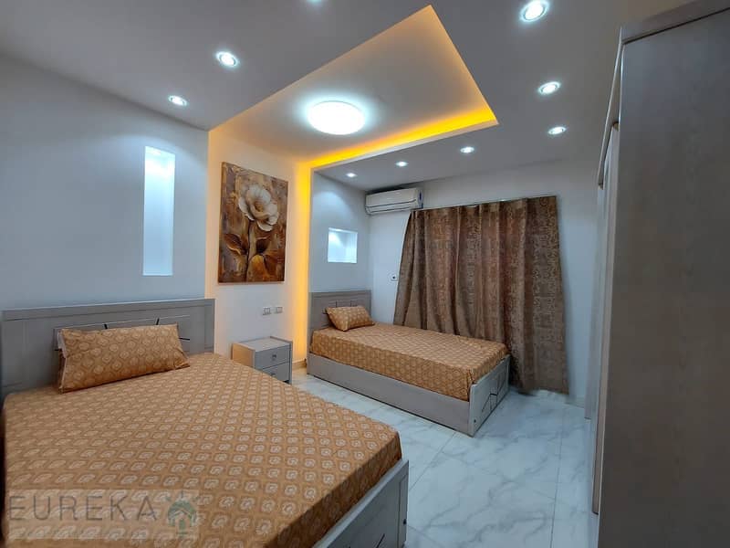 12 5a2bd5ab-45ee-45e7-b199-a85754465711. jpg