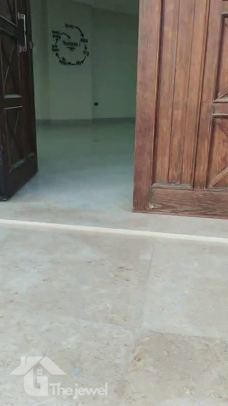 8 08-interior-entrance-enhanced. jpg