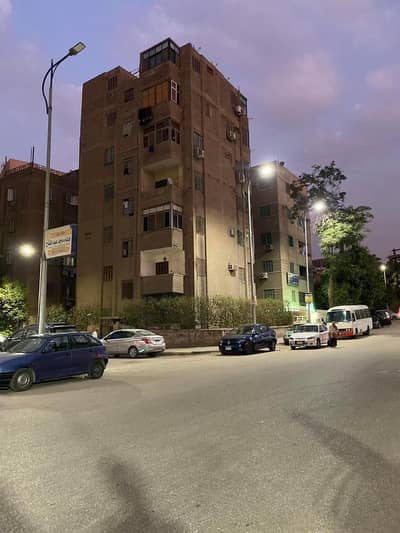 أرض للبيع في الهرم، الجيزة - عمارة للبيع تمليك في أرقي الشوارع ناصر الثورة بين فيصل والهرم أرض للبيع في الهرم، الجيزة - عمارة للبيع تمليك في أرقي الشوارع ناصر الثورة بين فيصل والهرم