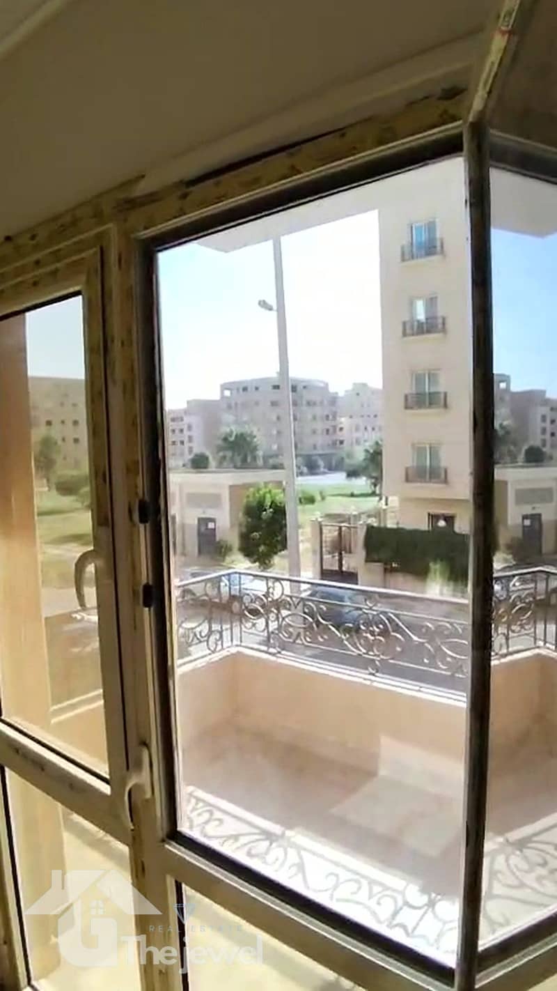 4 04-balcony. jpg
