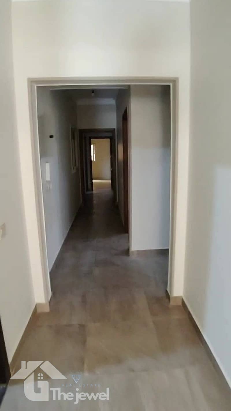 5 05-hallway. jpg