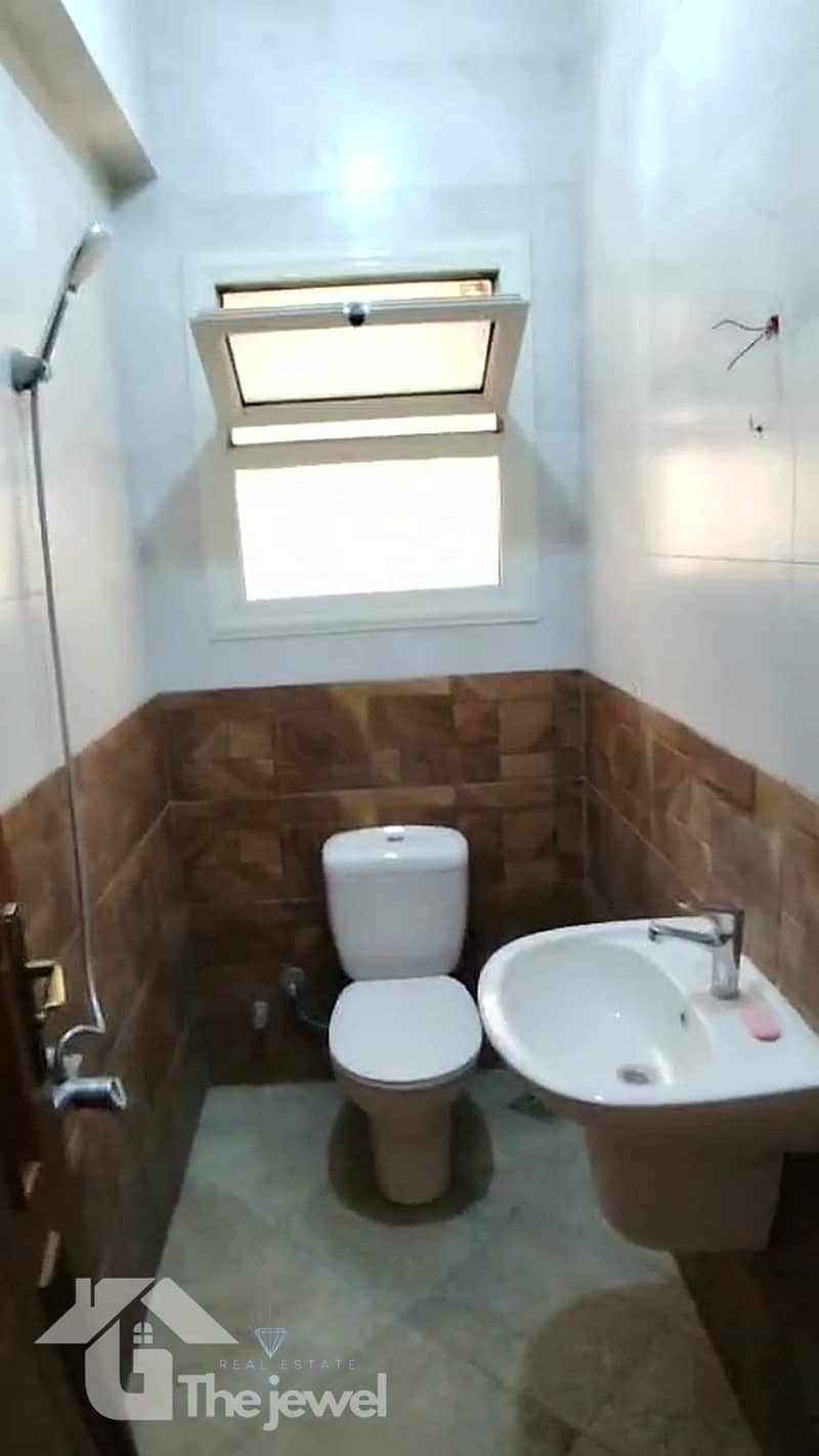 6 06-bathroom. jpg