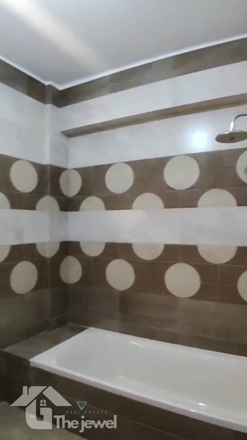 9 09-bathroom-two. jpg