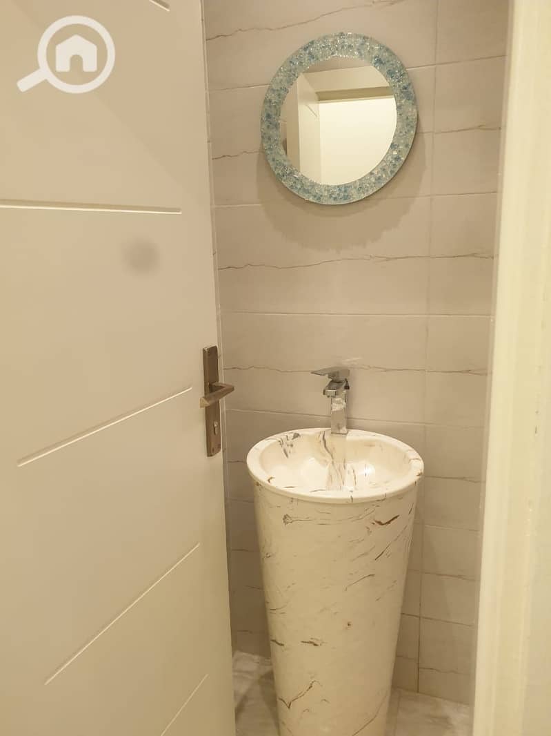 5 1000471775. jpg
