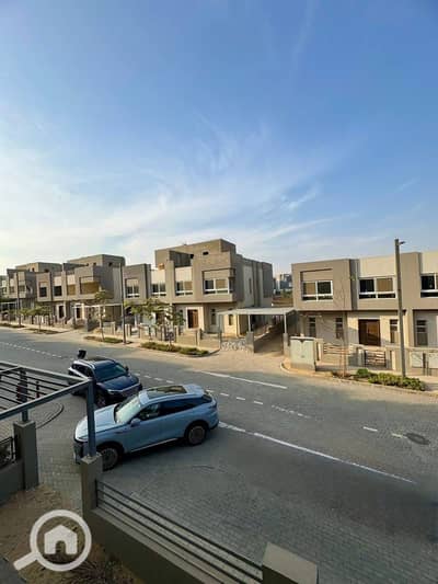 3 Bedroom Townhouse for Sale in Sheikh Zayed, Giza - 0060eacc-ec3b-4729-a0ca-bf657e6643c6. jpg 3 Bedroom Townhouse for Sale in Sheikh Zayed, Giza - 0060eacc-ec3b-4729-a0ca-bf657e6643c6. jpg