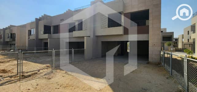 4 Bedroom Townhouse for Sale in 6th of October, Giza - The Crown Palm Hills 1. jpeg 4 Bedroom Townhouse for Sale in 6th of October, Giza - The Crown Palm Hills 1. jpeg