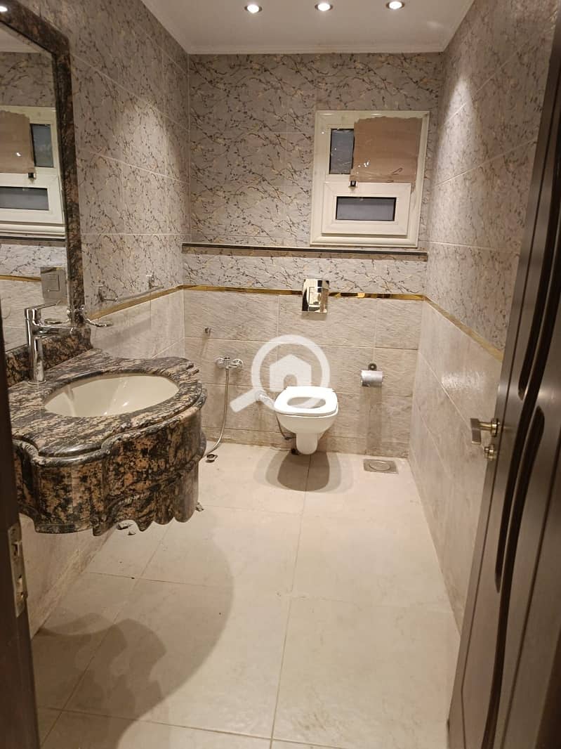 4 1000816573. jpg
